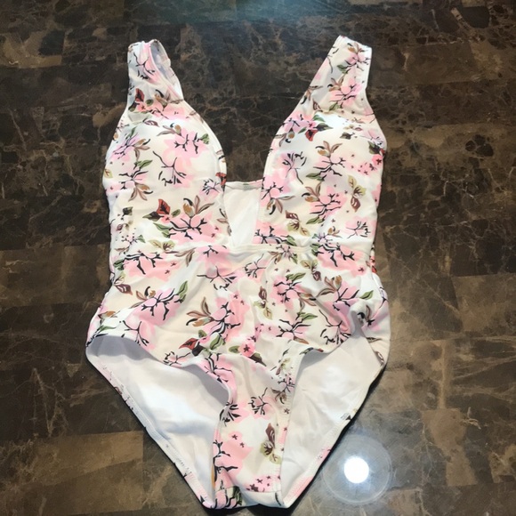 🎉White Floral Plunge Neck Bodysuit! - Picture 3 of 4